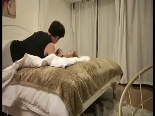 私密偷拍！清纯良家妹被绿茶勾引，沦陷淫荡肉穴被猛烈爆操内射！