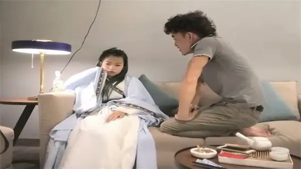 沈先生巨根无套狂操古装骚货，玩得真野！