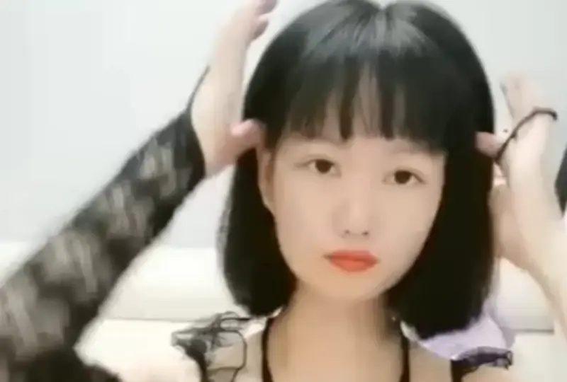 黑丝高跟颜值妹掰穴自摸