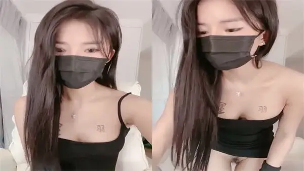 【露脸首曝】极品女神冰冻泡泡！黑丝裹美乳诱惑，粉嫩蜜穴高清特写