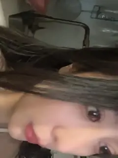 千年一遇美女-性感诱惑_：老公好想要啊~~哈哈有点尴尬，快射里面吧，我也好想让哥哥射进去啊(2)第01集