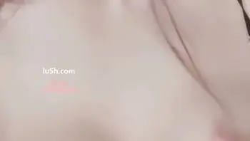 艾妮呦土豪私拍福利在哪里在线播放？这一部私拍定制视频中，艾妮呦穿着黑丝，很是诱人