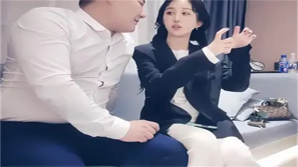 赵总私密寻欢：与迷人小姐姐的激情诱惑夜