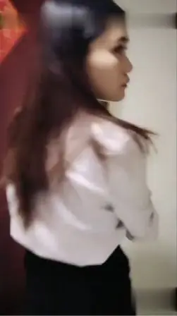 剧情片：性感黑丝女教师遭猥琐学生尾随到家，强行内射侵犯！