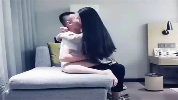 全国探花实录！苗条长发妹被狂操内射，娇喘啪啪停不下来
