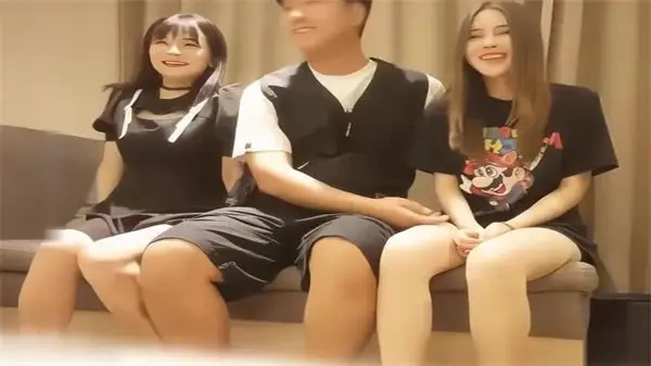 小宝寻花激情双飞，苏杭白皙女神欲火难耐！
