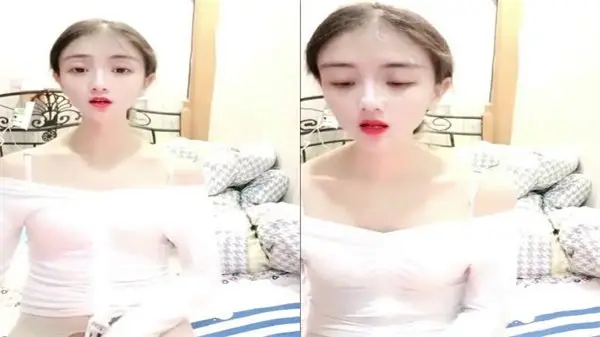 清纯校花萌欣小樱桃深夜兼职直播泄密！超高颜值勾引你欲火焚身