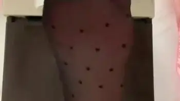 易直播胆胆剧情定制福利：主人，喜欢这条丝袜吗？
