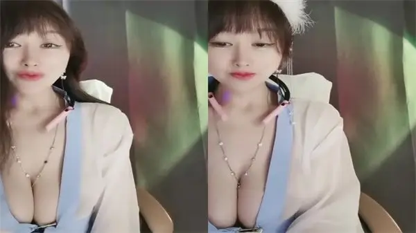G奶女神舞柒换装热舞！多套性感服饰扭腰抖乳，激情狂舞撩到你腿软
