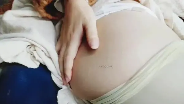 镜颜欢-公交车上的美女自拍