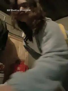 丰满大屁股骚女【单单妹】在家自慰,全裸翘起肥臀手指快速扣弄出水,很是诱惑喜欢不要错过第02集