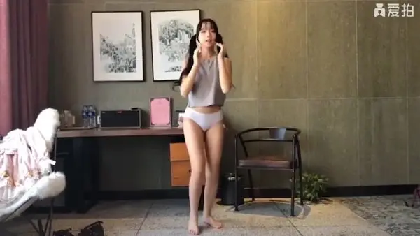 浆果儿-洛丽塔水手服女王装 果体拉二胡自拍