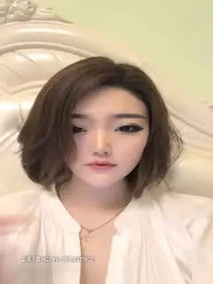 【小蝴蝶】高颜值短发妹子露逼诱惑，用镜子照逼特写手指扣入自慰，很是诱惑喜欢不要错过第03集