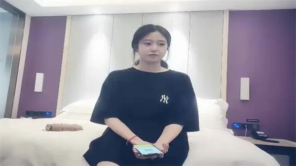 探花实录 清纯文静马尾学妹深喉特写性感娇喘 硬到忍不住按墙后入疯狂输出