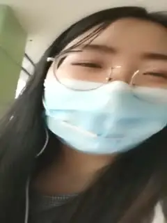 白熊小师妹妮妮家里没地方跑到医院厕所去大秀,露脸玩耍拿个棒棒冰塞骚逼抽插第03集
