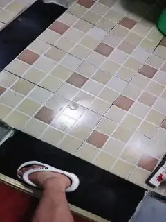 轻熟女姐妹花一起伺候大鸡巴，全程露脸情趣诱惑，活好不粘人，淫声荡语撩骚不断，让大哥轮草抽插，浪叫不止第12集
