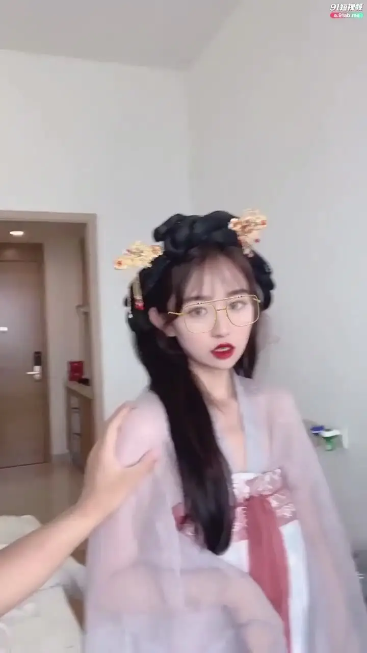 91女神 【不见星空 】汉服小姐姐，更多精彩直播访问a4f4.vip-63950137.mp4