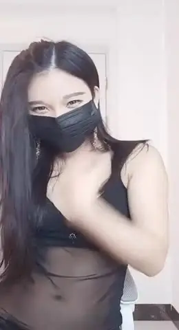 读大三的表妹一放假就来工厂找我玩