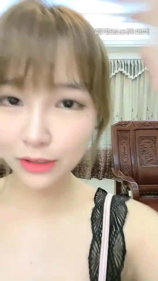 长相舔美萌妹刚约的小哥哥对能力表示怀疑，妹子要求舔逼各种姿势体验一番，抬腿侧入最后内射