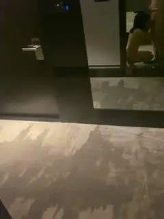 开着门为我口交，紧张刺激。