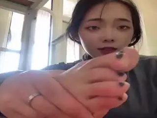 反差婊_骚货_高颜值反差婊小妹足交技术一流。