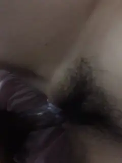 早熟妹妹被我抽插到逼逼流了好多淫水。
