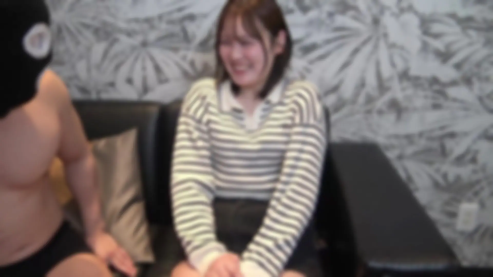 FC2-4474416 合コンで知り合った就活に悩む20歳の大生。面接の緊張をほぐす為、 ハメ撮り中-cd1