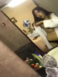 极品女神浴缸边自慰高潮