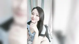 角色扮演騷姐姐穿著薄薄的警察服 被玩弄得蕩樣咬唇呻吟