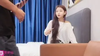 素人自拍18歲苗條白晢清純蘿莉妹妹掩著嘴輕聲呻吟 表情真誘人