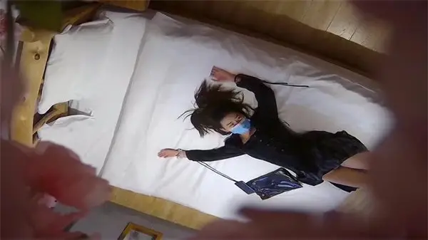 黑客破解偷拍小情侣相约激情啪啪