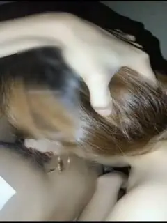 【精品福利】时尚性感的黑丝短裙美女地下停车场取车时被尾随的色狼趁机按在车里威胁啪啪,高清国语完整版的!
