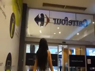 迪卡侬门事件女主角又玩出新高度真空逛超市商场随机拿各种货品自慰