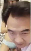有钱真好大叔找个年轻嫩妹子双人啪啪秀妹子舔硬后再上去猛摇