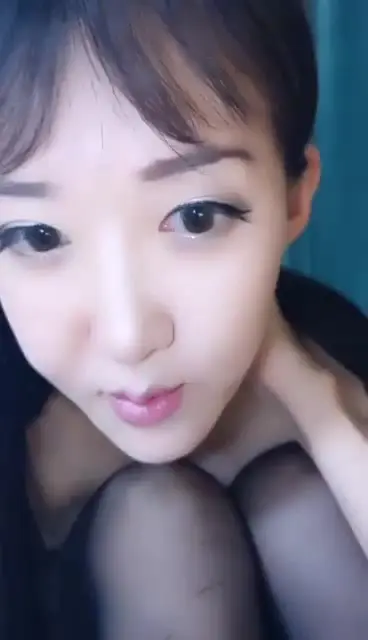 瞳孔MM女仆装黑丝诱惑，无毛嫩穴一览无遗，宅男主播当场硬爆！