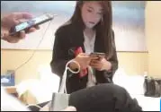 四川应届嫩妹下海赚零花，干到一半姨妈突袭，急用樱桃小口伺候客人爽翻天