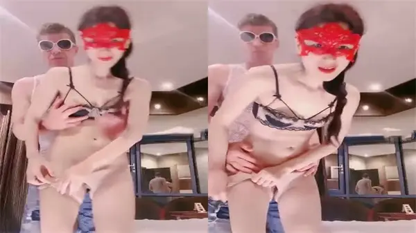 高跟肉丝饥渴骚妇与洋老公激烈交合，浪叫不断激情四射！