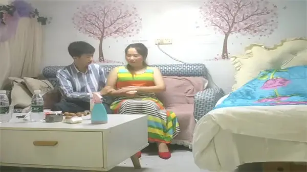 熟女控必看！小伙越级挑战，狂操肉感肥臀熟女，爽到飞起！