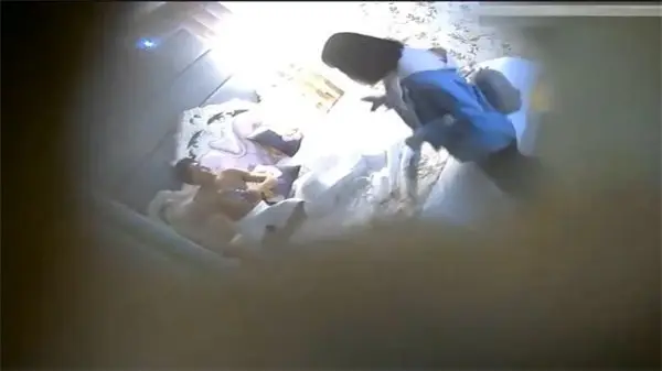 偷拍实录！少女干涩小穴难耐摩擦 急需巨根粗暴滋润灌溉
