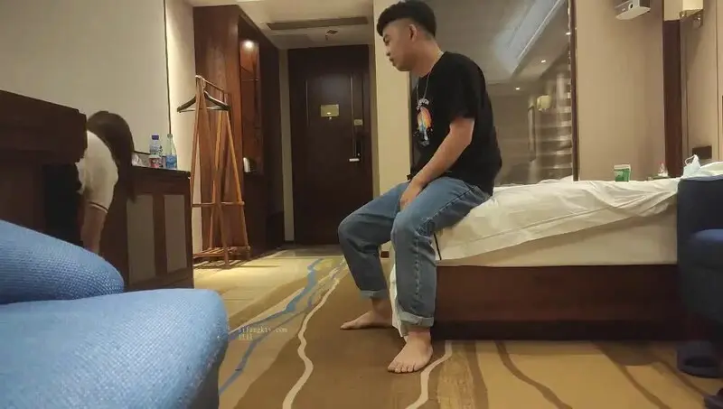 高端约啪！175CM高挑22岁高雅气质外围女，私密服务等你体验！