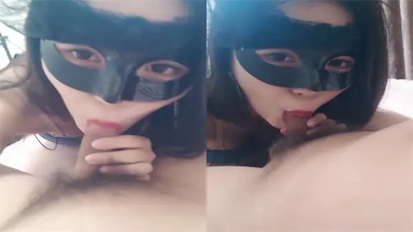 黑丝苗条骚母狗跪舔口交伺候，骑乘上位狂操狼友爽翻天！