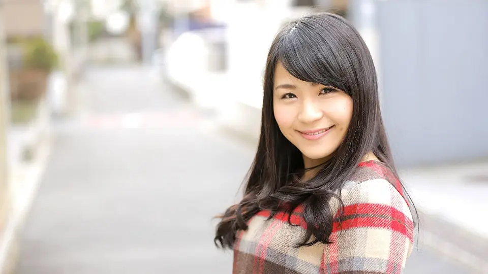 春山彩香 笑顔の可愛い美女が素人宅へ中出し訪問