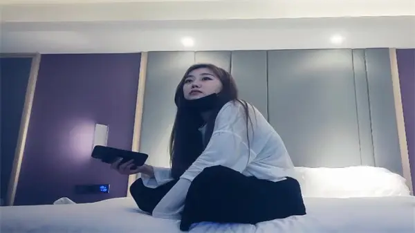 上海高端外围女甜美健谈，赵总私密寻欢记，水乳交融夜不停！