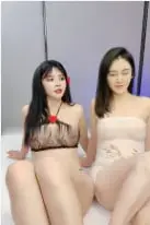 姐妹花互相舔穴激情爱抚，高潮迭起
