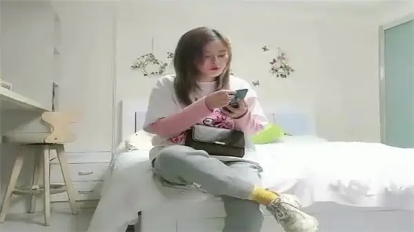 肉感骚妇偷情反被偷拍！渣男狼友泄愤视频疯狂流出