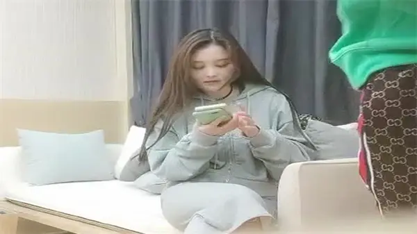 眼镜战神小利化身打桩机 网约极品美女狂操实录 顶级颜值白皙美乳激烈晃动娇喘