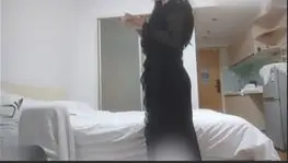 酒店约炮实录：黑长裙极品外围女巨乳晃眼，紧致馒头穴蜜鲍汁水淋漓，销魂呻吟不断！