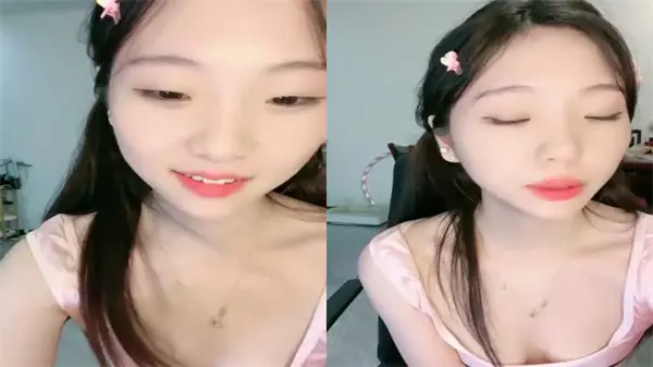 甜美校花女神的私密诱惑时刻