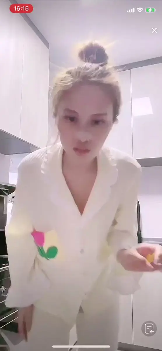 抖音直播 主播这腰一弯
