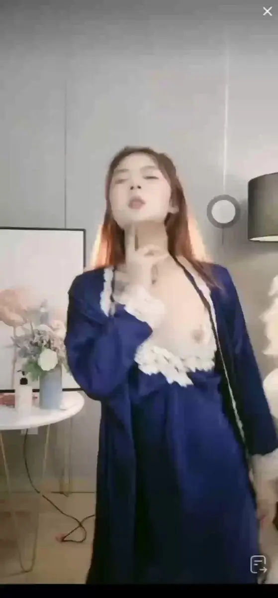 卧操 主播貌似很陶醉的样子